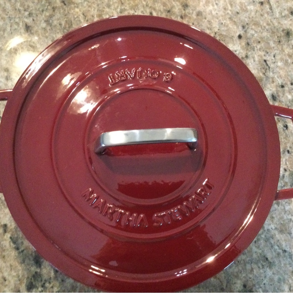 Martha Stewart 6 quart Dutch Oven with lid